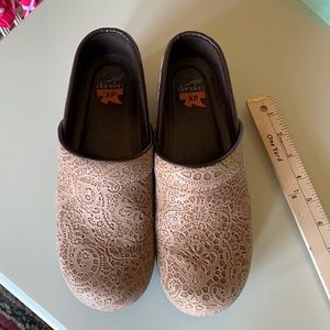 Dansko Pro XP Vine slip resistant leather shoes